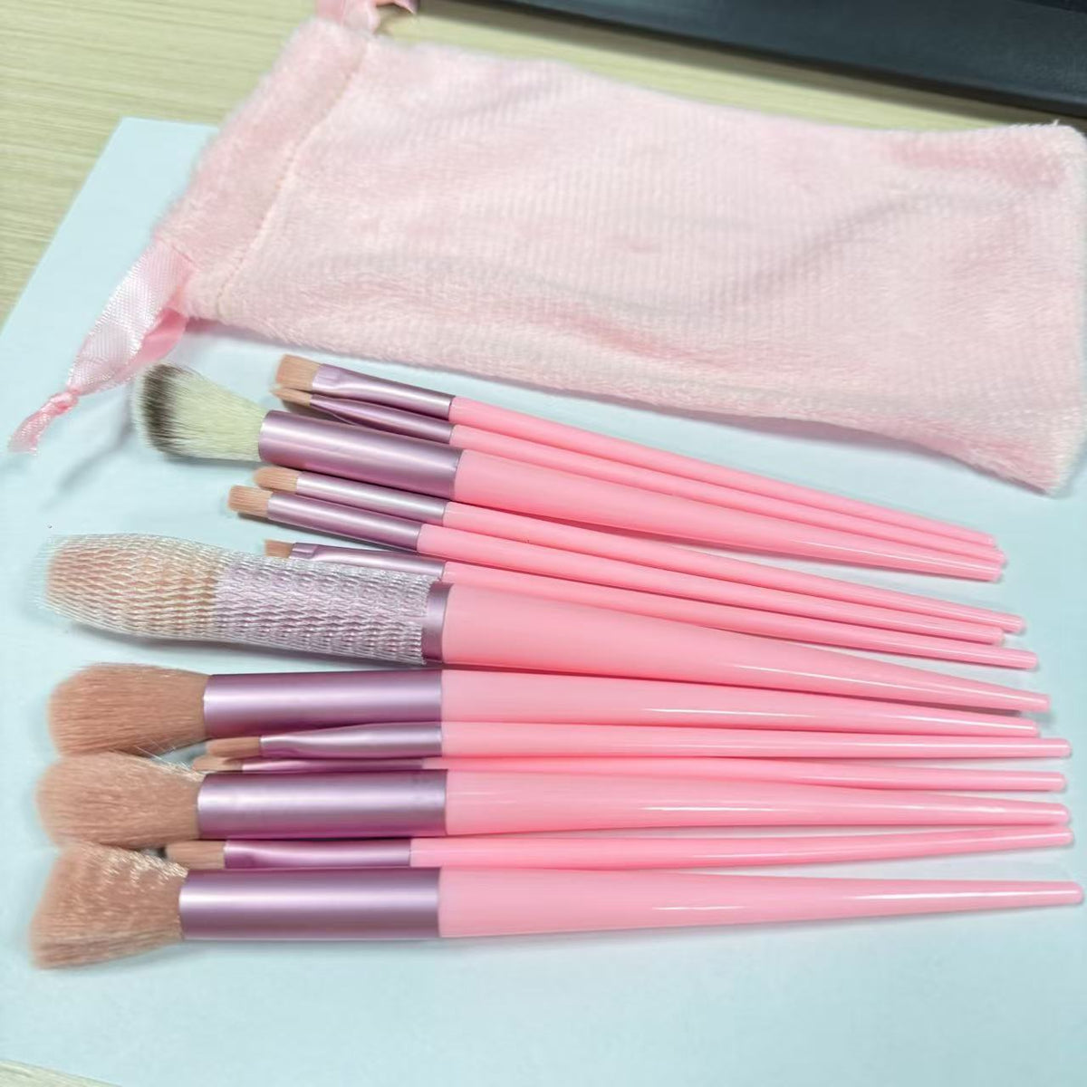 13-Piece Makeup Brush Set: Eyeshadow Brushes and Blush Brushes