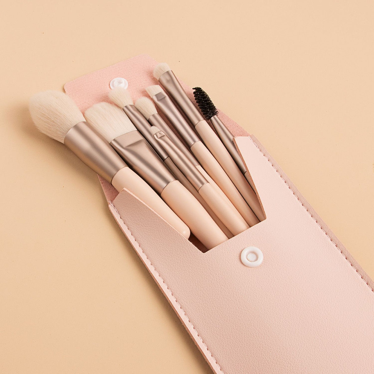 Blush powder brush