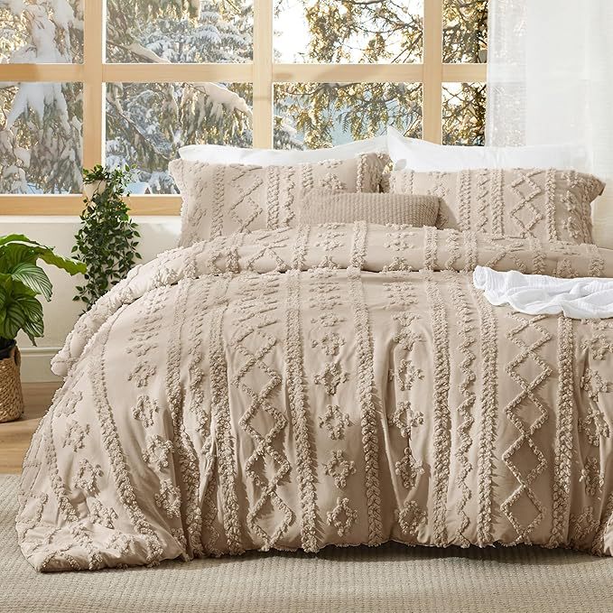 Tufted Brushed Cut-out Floral Bohemian Style Bedding Three-piece Set