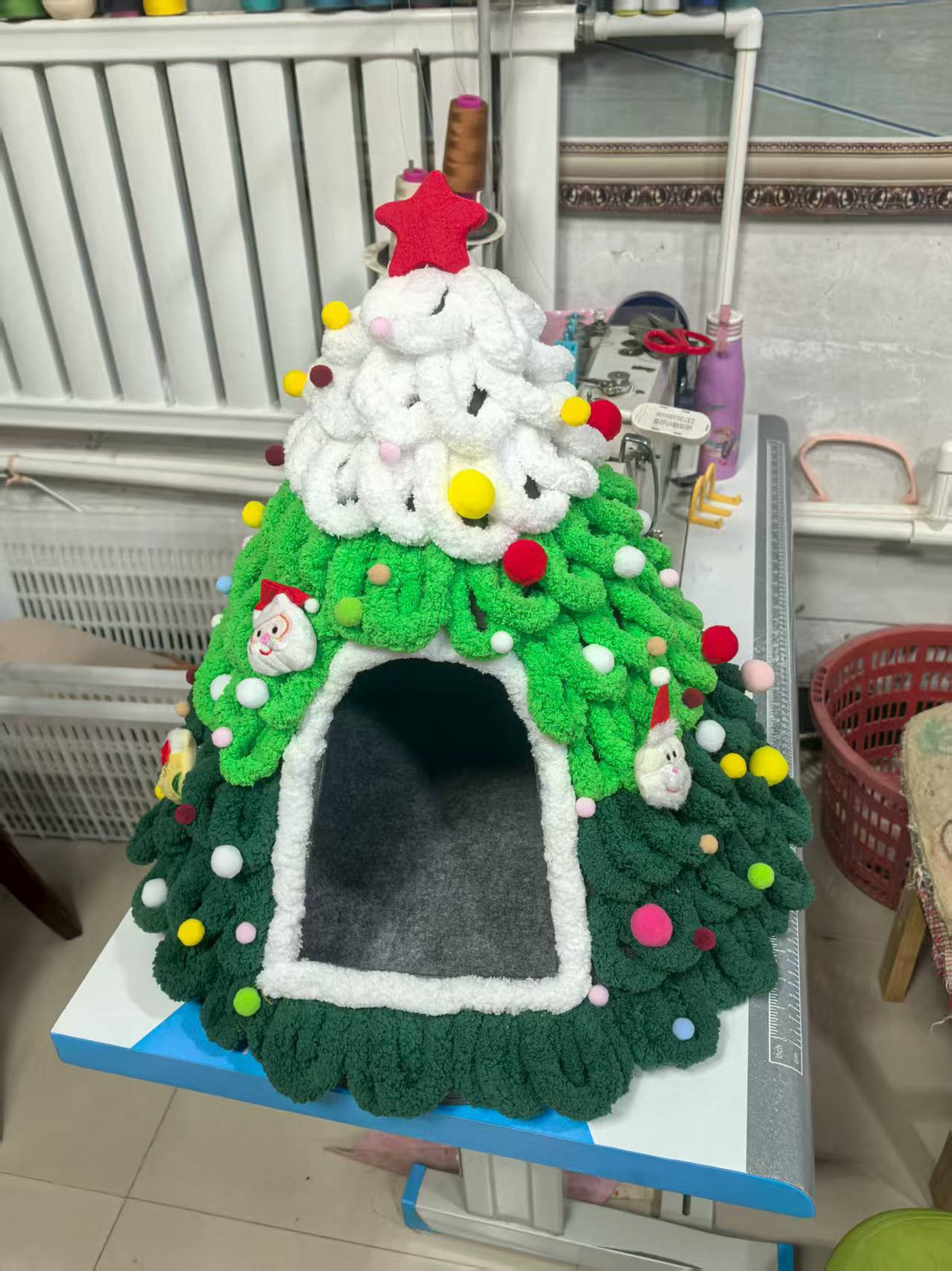Felt Tapered Cat Nest Christmas Tree Design