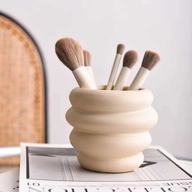 Eyeshadow Brush and Eyebrow Pencil Applicator