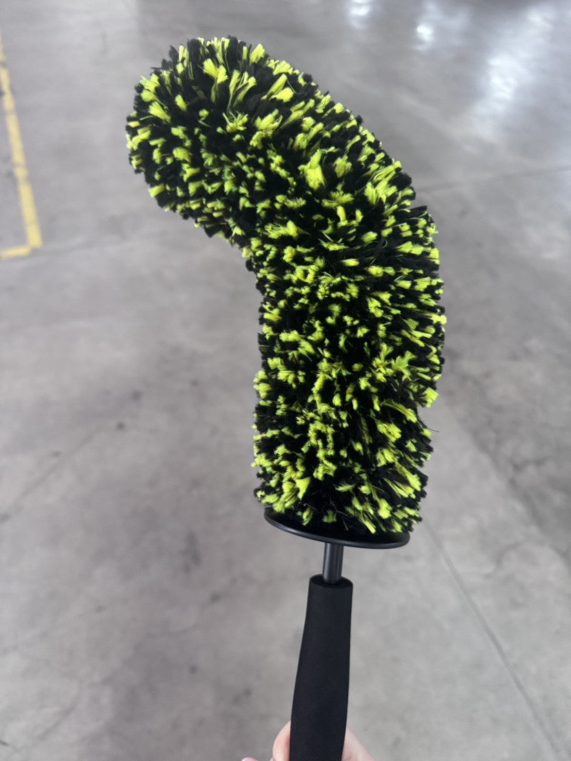 Car tire brush