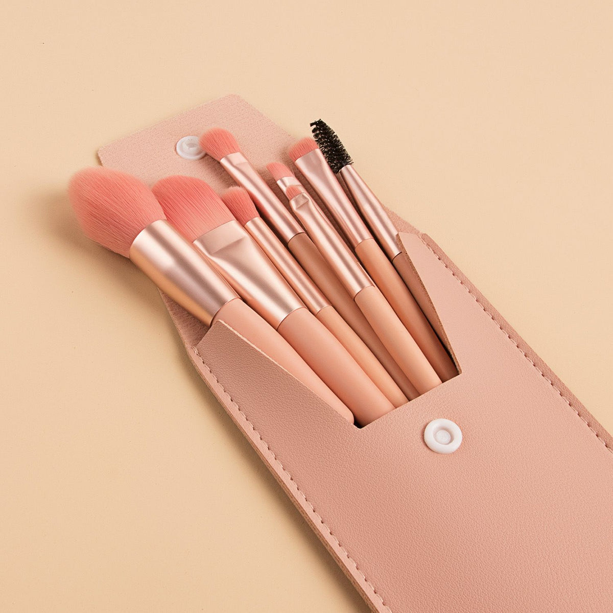 Blush powder brush