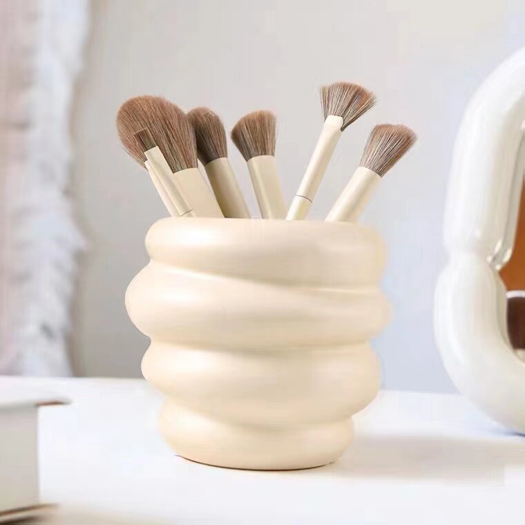 Eyeshadow Brush and Eyebrow Pencil Applicator