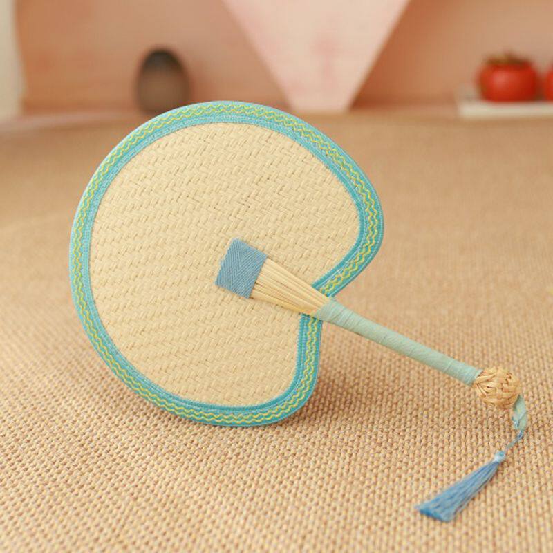 Handcrafted Mini Round Bulrush Leaf Fan